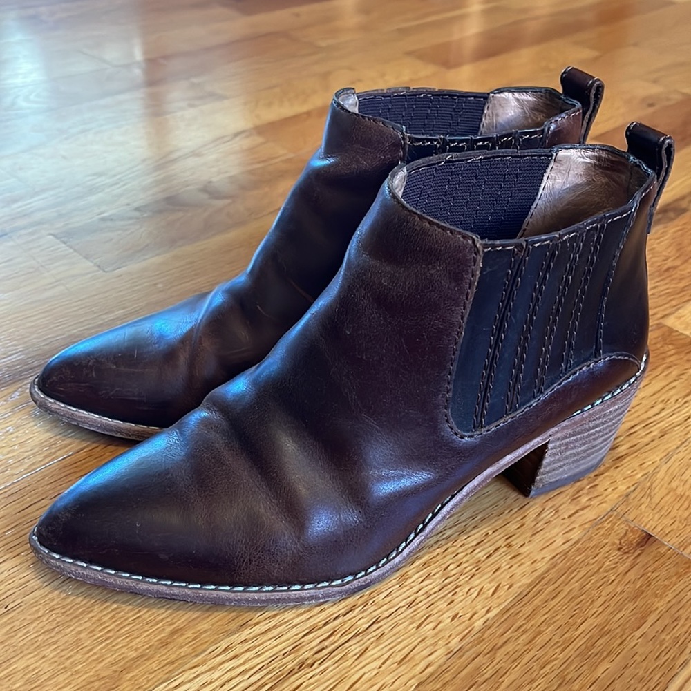 Madewell Burgundy Leather Chelsea Boot Pointed Toe and Block Wood Heel Size 6